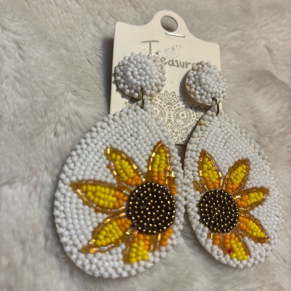 NEW Sunflower Seed Beaded Earrings in Yellow and Brown - Picture 2 of 8